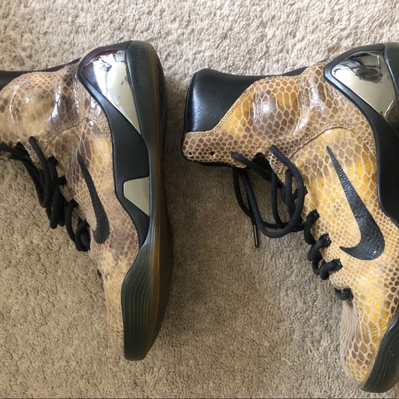 Kobe 9 EXT Snakeskin
Mens size 8.5 - Picture 3 of 6